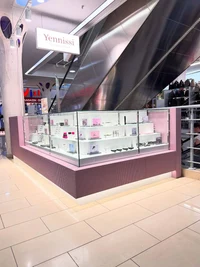 Mobilă pentru butic de cosmetică 2