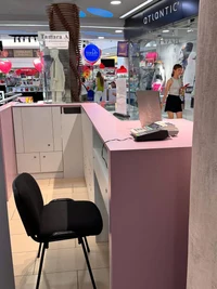 Mobilă pentru butic de cosmetică 5