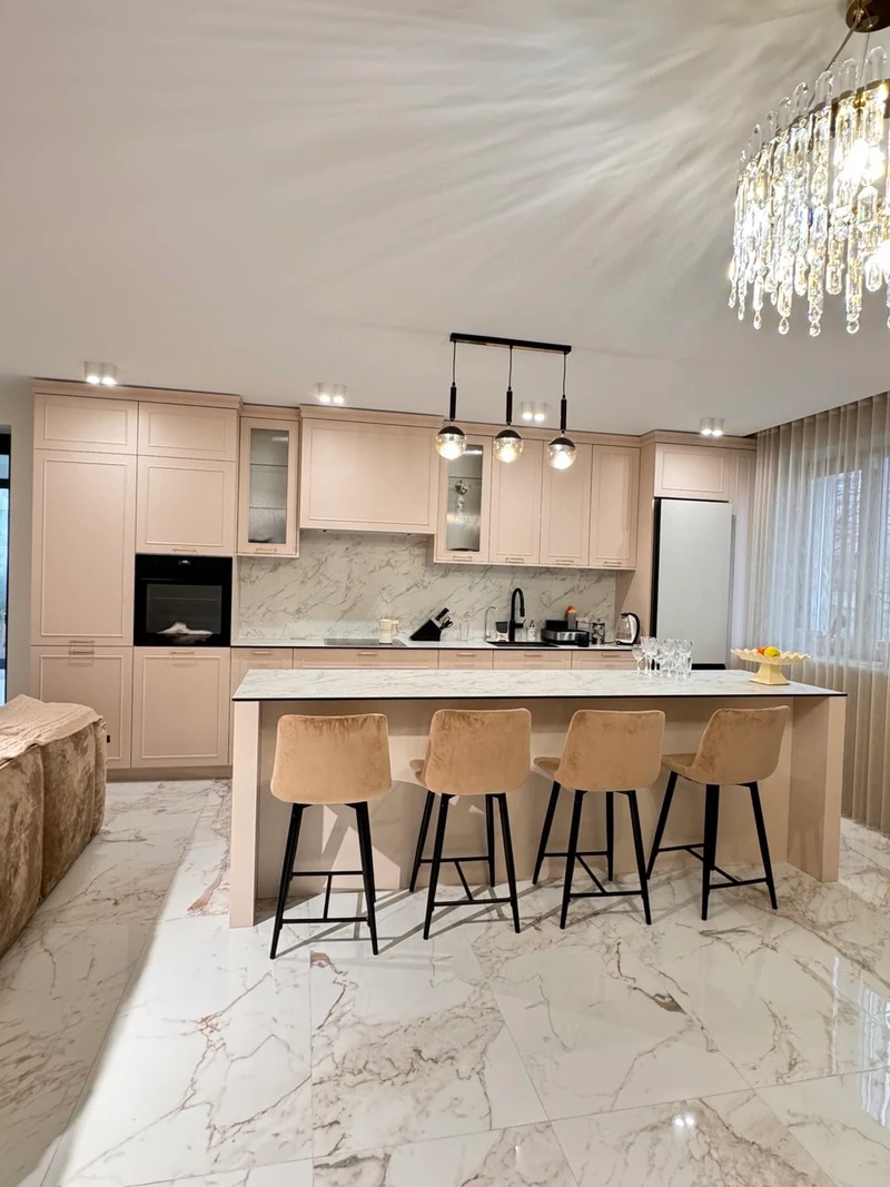 Royal Kitchen 3